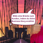 Eine Frau in einem rosafarbenen Hemd zeigt vor einer Brücke bei Sonnenuntergang den Daumen nach oben und spricht in einer Sprechblase auf Deutsch über Kundenbindung durch Geschichten.